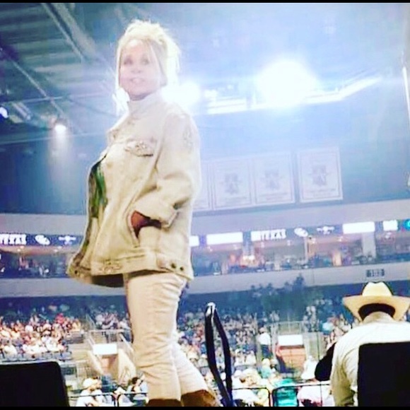 Meet your Posher, Darla - Picture 2 of 3